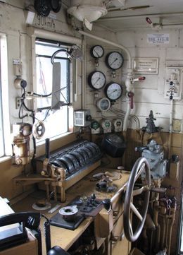 F&uuml;hrerstand 2 der E44 1170 in Freiburg